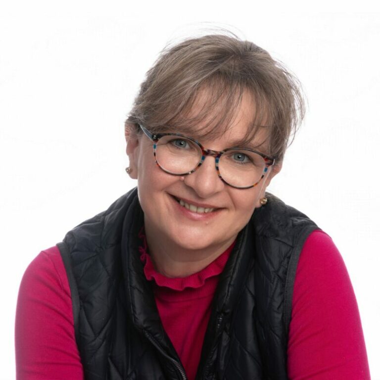 Claudia Völkening von Begabungsblick Beratung und Training. Ideen für Familien mit hochbegabten Kindern sowie deren Lehrkräfte. Meine Leidenschaft ist, Lösungen zu finden, die zu den Kindern, Eltern und Lehrkräften passen.